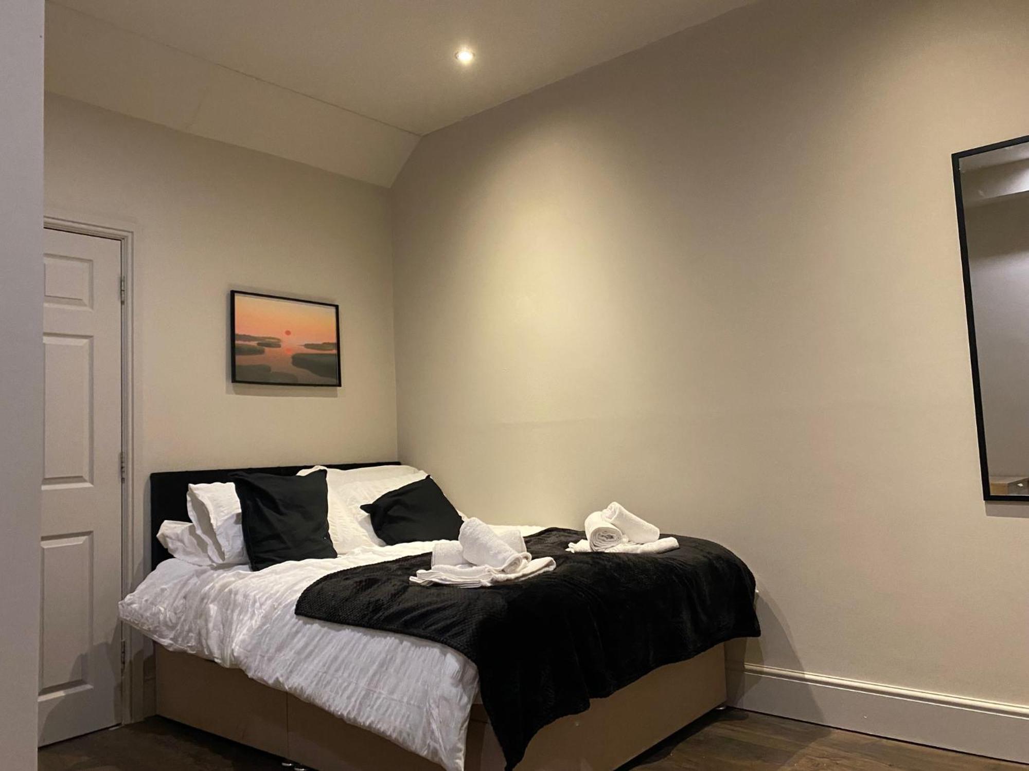 Stunning King Suite Apartment In The Heart Of Leeds City Center Bagian luar foto