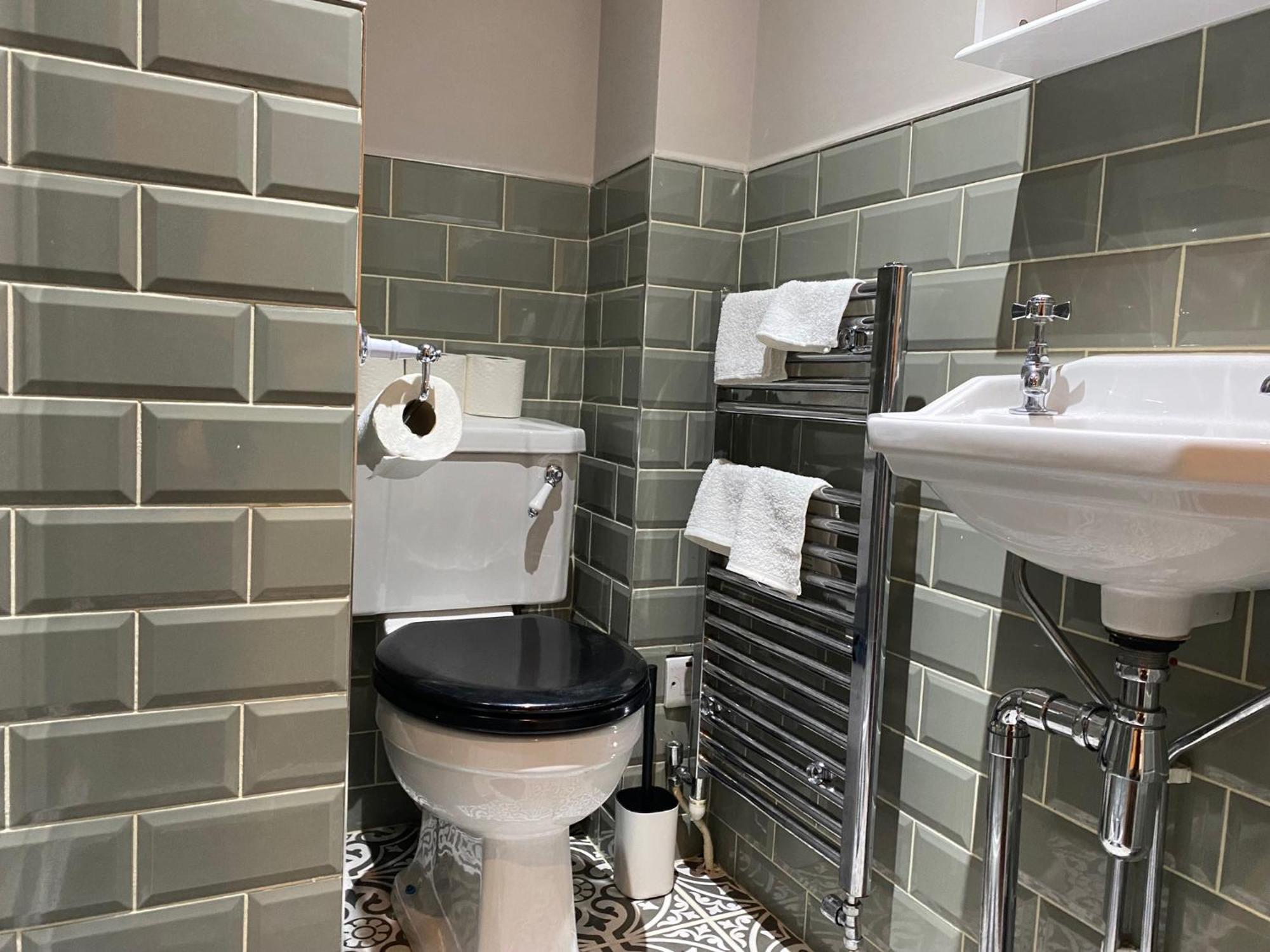 Stunning King Suite Apartment In The Heart Of Leeds City Center Bagian luar foto
