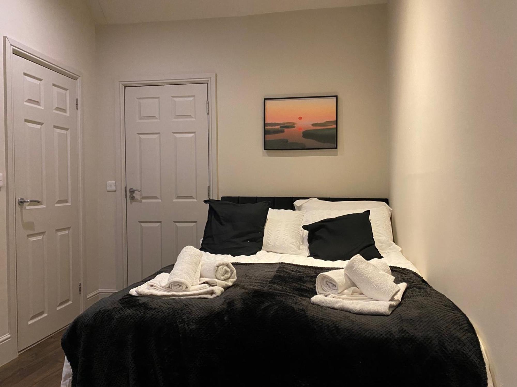 Stunning King Suite Apartment In The Heart Of Leeds City Center Bagian luar foto