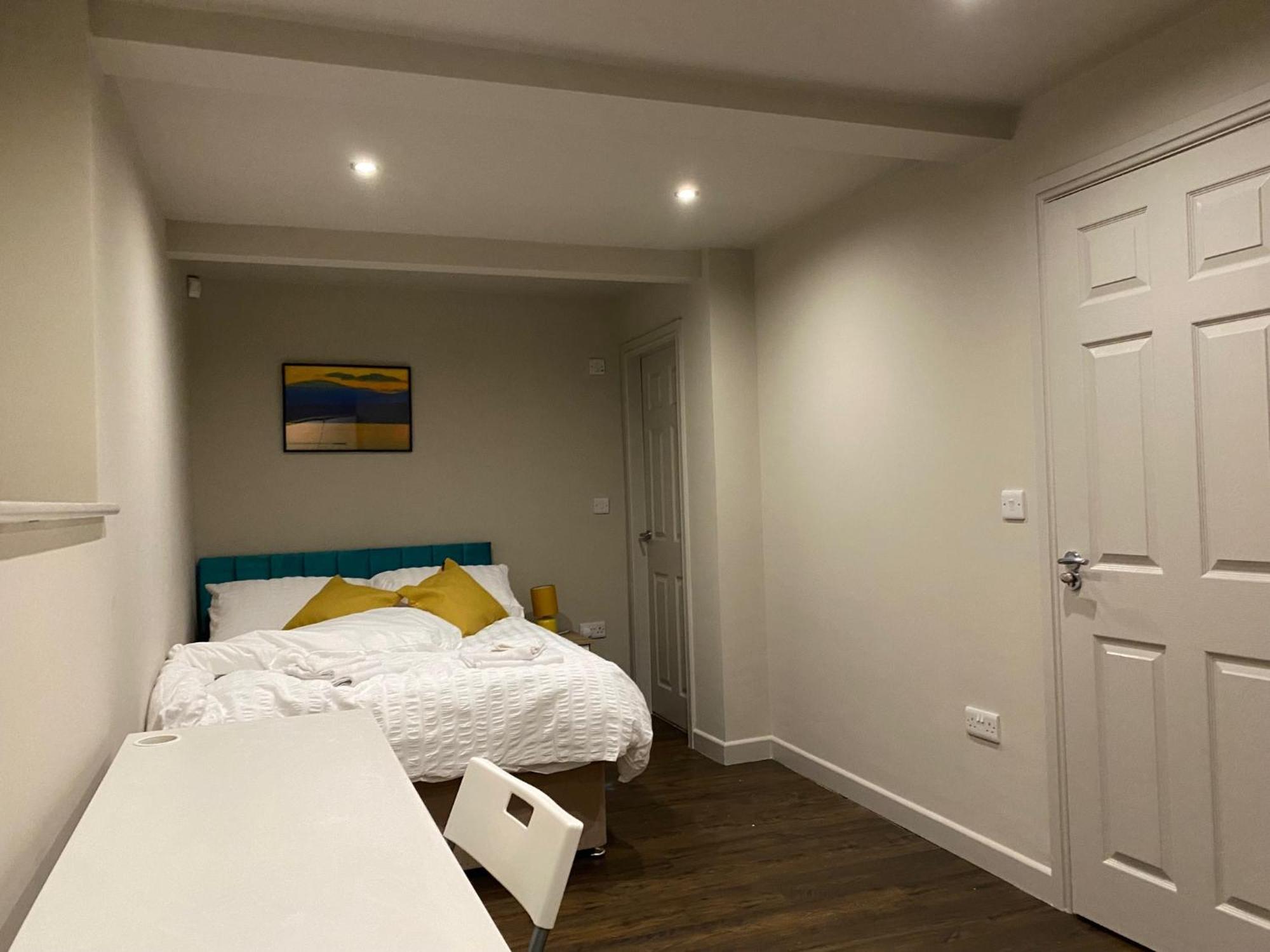 Stunning King Suite Apartment In The Heart Of Leeds City Center Bagian luar foto