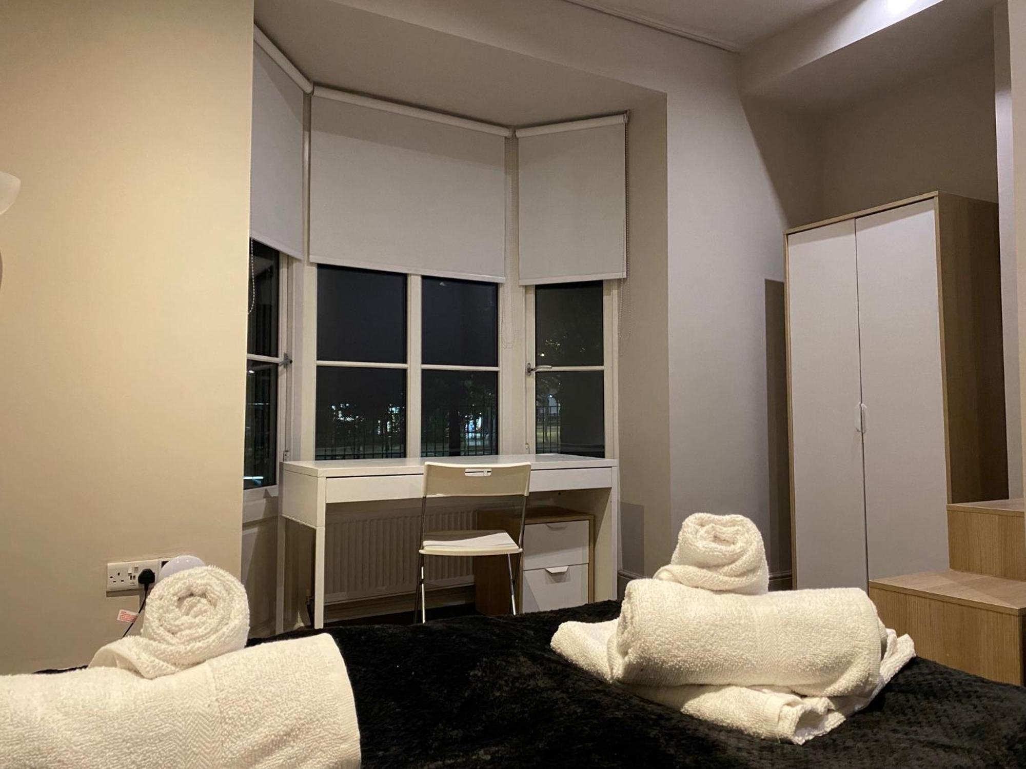 Stunning King Suite Apartment In The Heart Of Leeds City Center Bagian luar foto